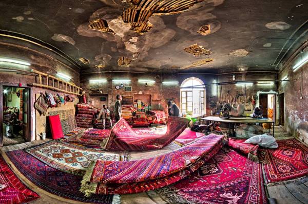 Photograph Mohammadreza Domiriganji Carpet Repair Workshop on One Eyeland